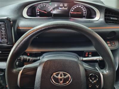 2017 Toyota Sienta - Thumbnail