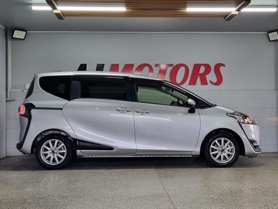2017 Toyota Sienta - Thumbnail