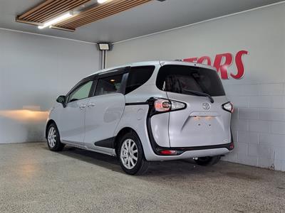 2017 Toyota Sienta - Thumbnail