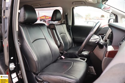 2013 Toyota Vellfire - Thumbnail