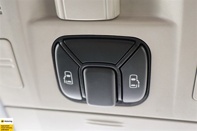 2013 Toyota Vellfire - Thumbnail