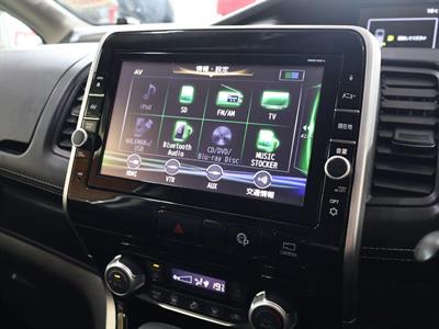 2017 Nissan Serena - Thumbnail