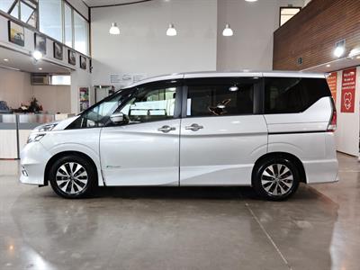 2017 Nissan Serena - Thumbnail