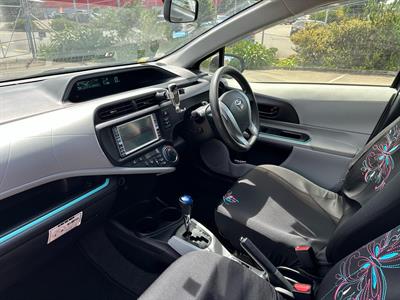 2012 Toyota Aqua - Thumbnail