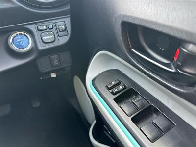 2012 Toyota Aqua - Thumbnail