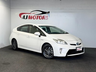 2015 Toyota Prius - Thumbnail