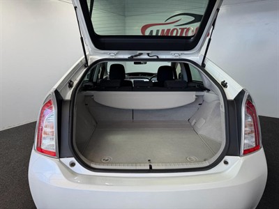 2015 Toyota Prius - Thumbnail