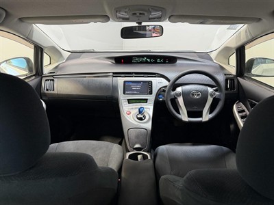 2015 Toyota Prius - Thumbnail