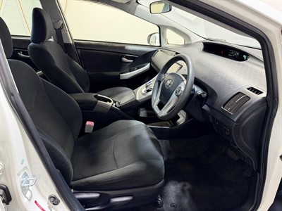 2015 Toyota Prius - Thumbnail