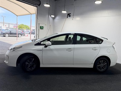 2015 Toyota Prius - Thumbnail