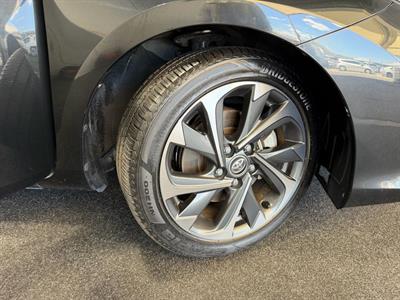 2016 Toyota Auris - Thumbnail