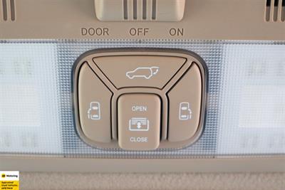 2012 Toyota Estima - Thumbnail