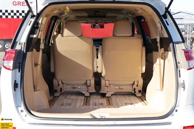 2012 Toyota Estima - Thumbnail