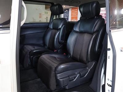 2017 Nissan Elgrand - Thumbnail