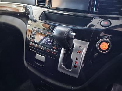 2017 Nissan Elgrand - Thumbnail