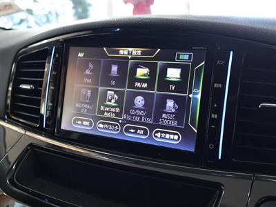 2017 Nissan Elgrand - Thumbnail