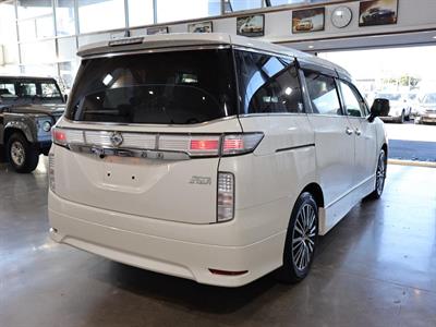 2017 Nissan Elgrand - Thumbnail