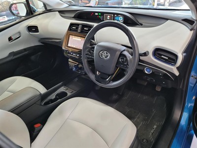 2020 Toyota Prius - Thumbnail