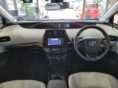 2020 Toyota Prius - Thumbnail