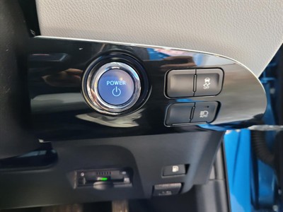 2020 Toyota Prius - Thumbnail