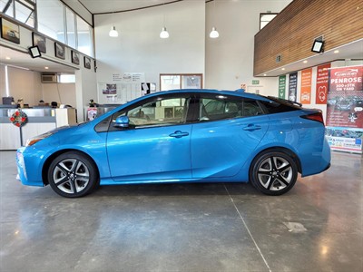 2020 Toyota Prius - Thumbnail