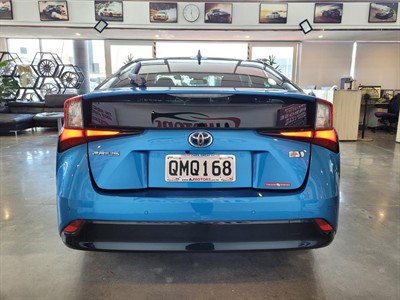 2020 Toyota Prius - Thumbnail