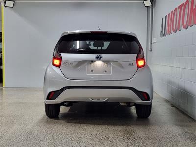 2022 Toyota Aqua - Thumbnail
