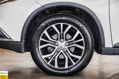 2018 Mitsubishi Outlander - Thumbnail