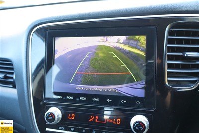 2022 Mitsubishi Outlander - Thumbnail