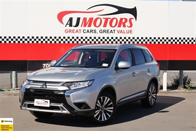 2022 Mitsubishi Outlander - Thumbnail