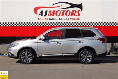 2022 Mitsubishi Outlander - Thumbnail