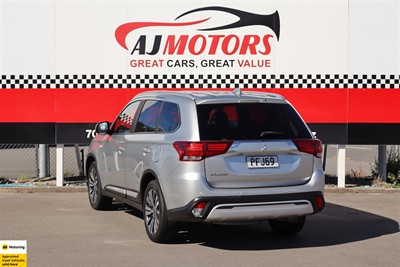 2022 Mitsubishi Outlander - Thumbnail