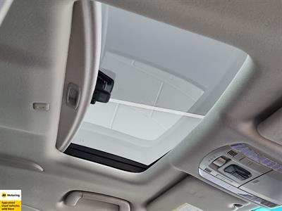 2013 Toyota Vellfire - Thumbnail