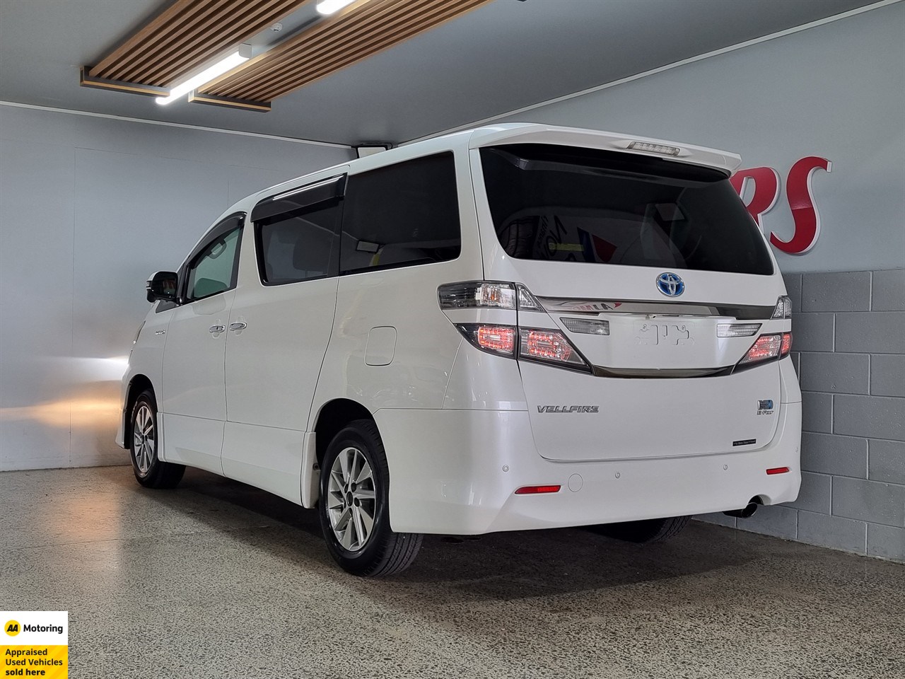2013 Toyota Vellfire