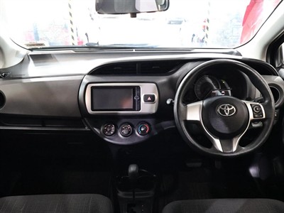 2014 Toyota Vitz - Thumbnail