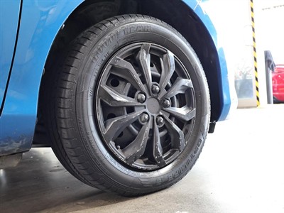 2014 Toyota Vitz - Thumbnail