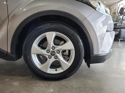 2019 Toyota C-HR - Thumbnail