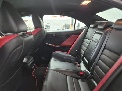 2015 Lexus IS 300h - Thumbnail