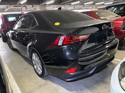 2013 Lexus IS 300h - Thumbnail