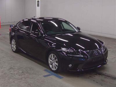 2013 Lexus IS 300h - Thumbnail