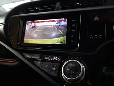 2015 Toyota Aqua - Thumbnail