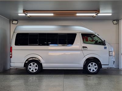 2013 Toyota Regius - Thumbnail