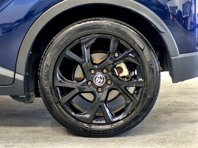 2020 Toyota C-HR - Thumbnail