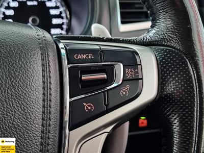2015 Mitsubishi Pajero - Thumbnail