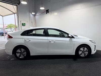2022 Hyundai IONIQ - Thumbnail