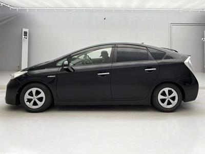 2013 Toyota Prius - Thumbnail