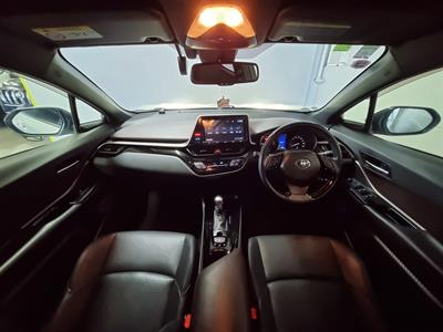 2017 Toyota C-HR - Thumbnail