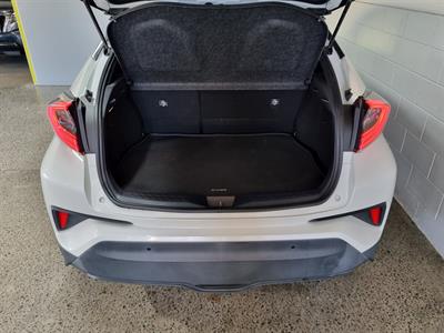 2017 Toyota C-HR - Thumbnail