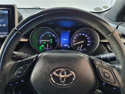 2017 Toyota C-HR - Thumbnail
