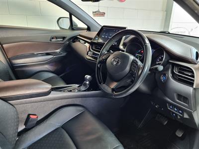 2017 Toyota C-HR - Thumbnail